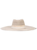 wide brim hat 