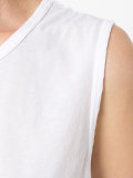 sleeveless top 