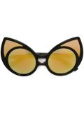 猫眼形镜框太阳眼镜