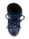 'Flirting' snow boots