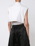 sleeveless cropped shirt