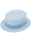 Auguste hat