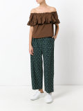 wide-legged cropped trousers