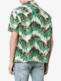 spread collar shirt