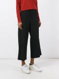 wide-legged cropped trousers