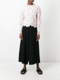 wide-legged cropped trousers