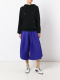 wide-legged cropped trousers