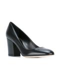 classic shinny pumps 