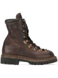 'Trekking' boots