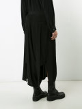 loose-fit trousers