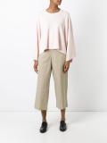 wide-legged cropped trousers