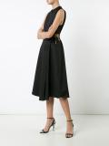 Sleeveless Jewel Neck连衣裙