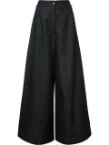 wide-legged trousers