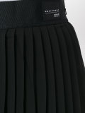pleated skirt