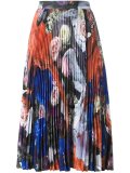 pleated skirt