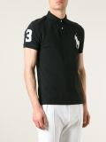 logo绣饰polo衫