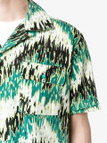 spread collar shirt