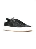 lace up trainers 