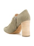 contrast trim buckle pumps