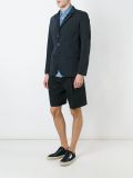 纽扣衣领西装夹克
