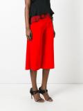 wide-legged cropped trousers