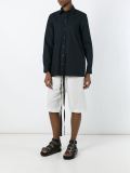 系腰带衬衫