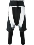 drop-crotch printed shorts leggings