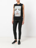 sleeveless face print T-shirt