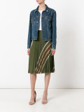 pleated skirt