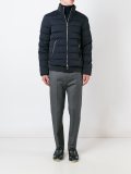 高领拉链夹克
