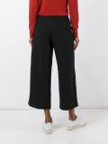 wide-legged cropped trousers