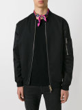multicoloured neck scarf