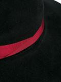 wide brim hat