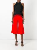 wide-legged cropped trousers