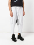 drop-crotch trousers 