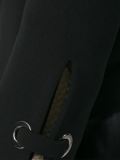 宽领纽扣夹克