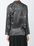 tie fastening shirt