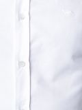 排扣衬衫