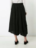 wide-legged cropped trousers