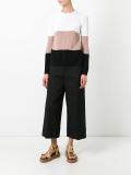 wide-legged cropped trousers