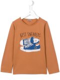 sneakers print T-shirt