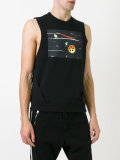 sleeveless car print T-shirt