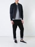 logo饰袋T恤