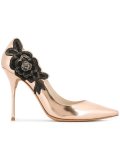 'Winona' pumps