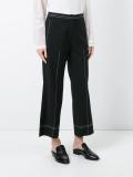 wide-legged cropped trousers