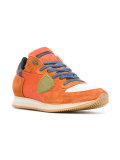 contrast trainers 