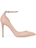 high-heeled pumps