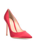 pointed pumps