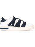 laterals straps sneakers