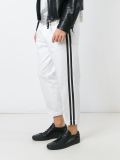 侧条纹休闲裤